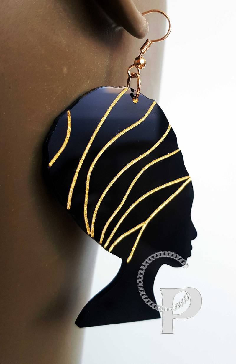 Schöne Laser-Cut Acryl Afro Scherenschnitt Ohrringe in Schwarz Und Gold Head Wrap Schöne Laser-Cut Acryl Afro Scherenschnitt Ohrringe in Schwarz Und Gold Head Wrap von CustomPiecesEU
