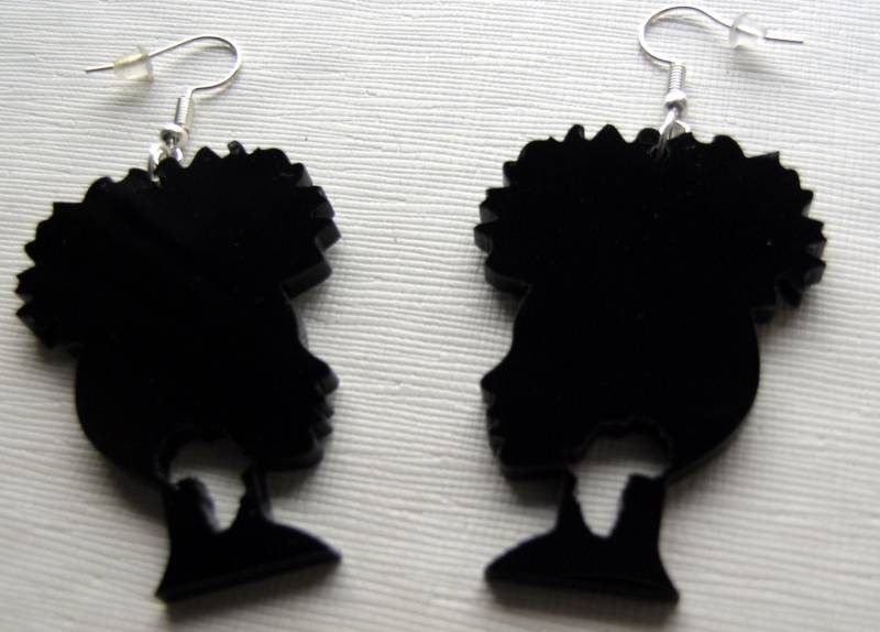 Schöne Laser-Cut Acryl Afro Silhouette Ohrringe in Schwarz von CustomPiecesEU
