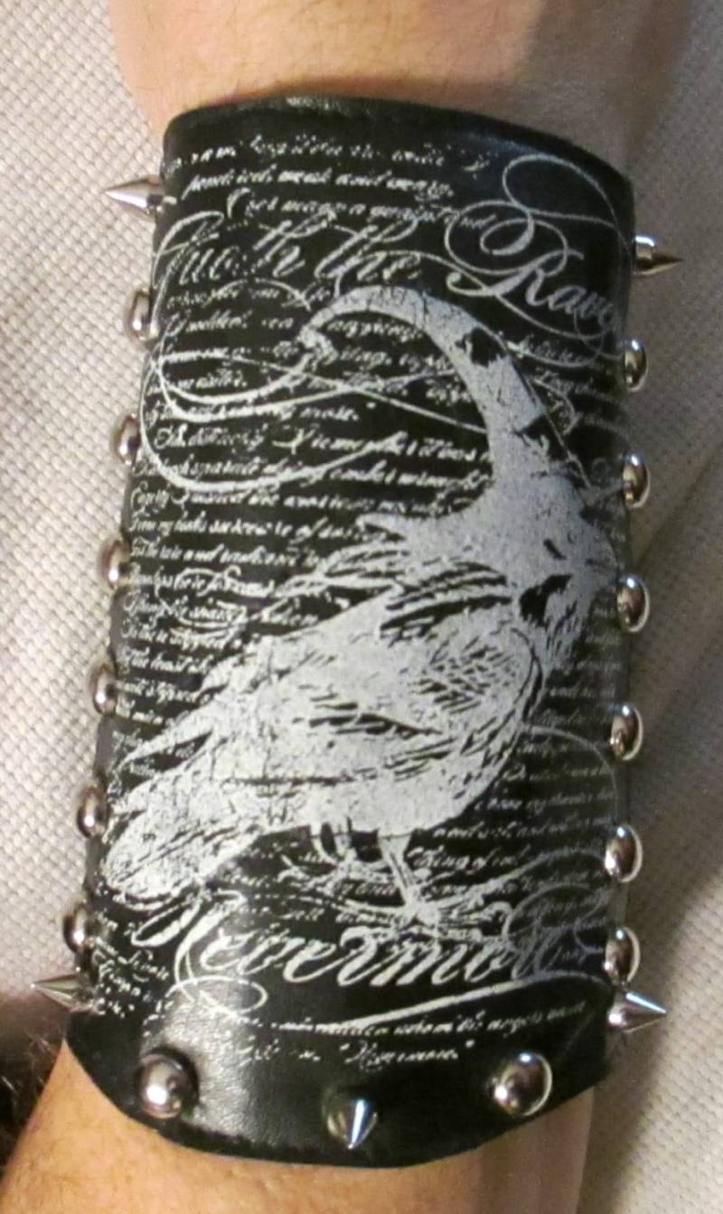 Sprach Der Rabe Versetzt Und Schwarzem Leder-Handschuh Besetzt von CustomRockAndPunk