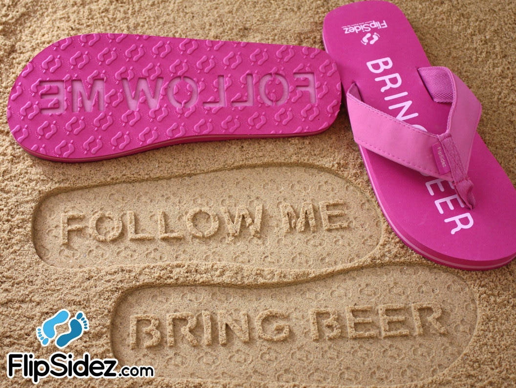 Folgen Sie Mir Bring Beer Sand Aufdruck Sandalen - Vorgefertigt, Sofort Versandfertig Folgen Sie Mir Bring Beer Sand Aufdruck Sandalen - Vorgefertigt, Sofort Versandfertig von CustomSandalsAndMore