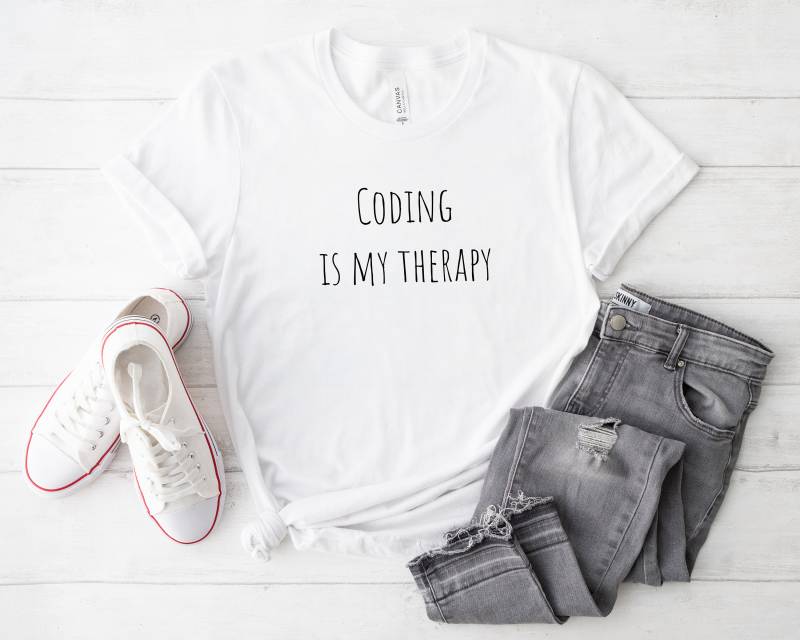 Coding Is My Therapie Shirt Lustiges Programmier-Liebhaber Geschenk Computer T-Shirt Code Netz von CustomTShirtArtistry