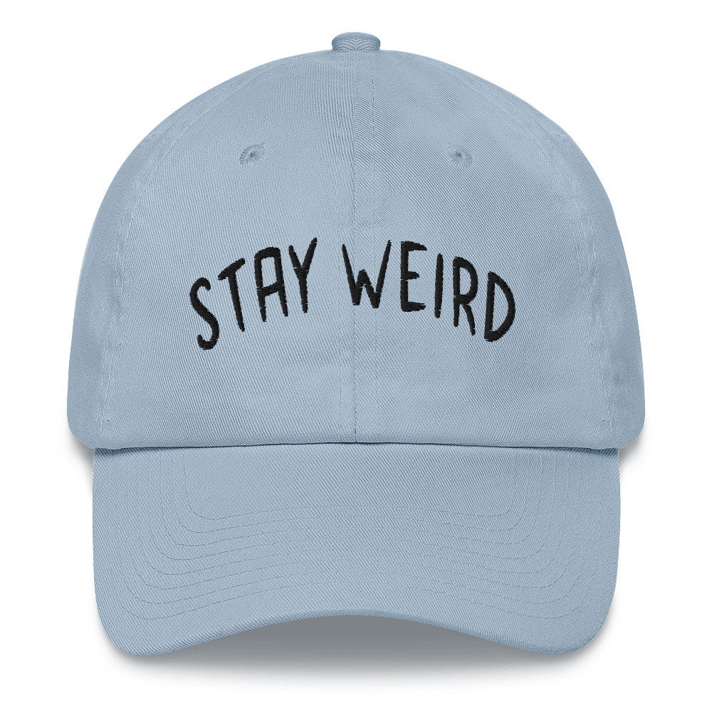 stay Weird Mütze, Bestickte Papa Cap, Lustige Skurrile Weirdo von Customkittshirts