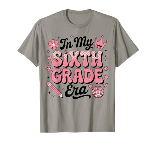 In meiner sechsten Klasse: Coquette Bow Back to School Girls T-Shirt In meiner sechsten Klasse: Coquette Bow Back to School Girls T-Shirt von Cute Coquette Bow Sixth Grade Back to School Gifts