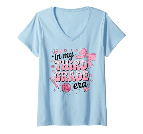 Damen In meiner dritten Klasse verbeugen Sich die Mädchen Wieder zur Schule T-Shirt mit V-Ausschnitt Damen In meiner dritten Klasse verbeugen Sich die Mädchen Wieder zur Schule T-Shirt mit V-Ausschnitt von Cute Coquette Bow Third Grade Back to School Gifts
