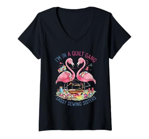 Damen Pink Flamingos In A Quilt Gang Sassy Sewing Sisters Women T-Shirt mit V-Ausschnitt von Cute Girls In A Quilt Gang Sassy Sewing Sister Tee