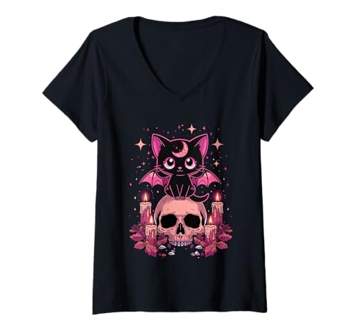Damen Niedliche rosa Fledermaus-Katze, die auf Totenkopf-Skelett-Kerzen sitzt T-Shirt mit V-Ausschnitt Damen Niedliche rosa Fledermaus-Katze, die auf Totenkopf-Skelett-Kerzen sitzt T-Shirt mit V-Ausschnitt von Cute Pastel Colors Bat Cat Animal on Skull Candles