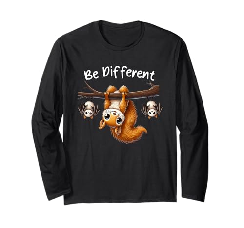 Be Different Hängendes Eichhörnchen am Baum mit Fledermäusen für Männer und Frauen Langarmshirt Be Different Hängendes Eichhörnchen am Baum mit Fledermäusen für Männer und Frauen Langarmshirt von Cute Squirrel Hanging With Bats Be Different