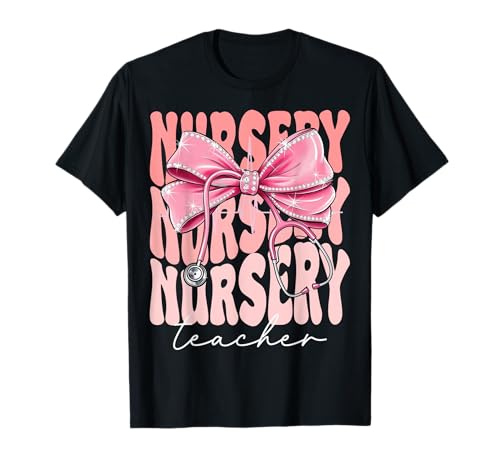 Kindergarten Lehrer Woche Tag für Frauen Rosa Kokette Schleife T-Shirt Kindergarten Lehrer Woche Tag für Frauen Rosa Kokette Schleife T-Shirt von Cute and Funny Groovy Coquette Nursery Teacher