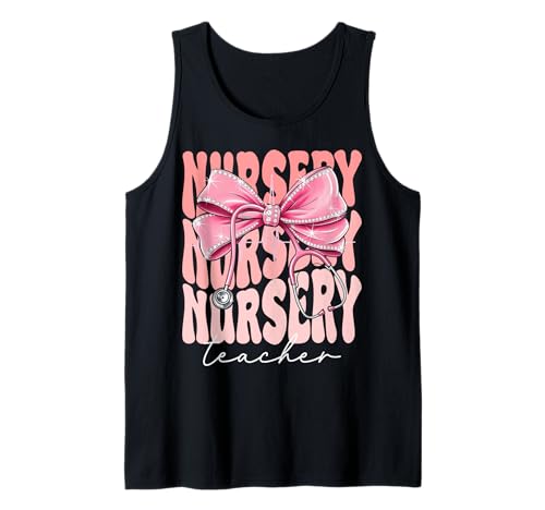 Kindergarten Lehrer Woche Tag für Frauen Rosa Kokette Schleife Tank Top Kindergarten Lehrer Woche Tag für Frauen Rosa Kokette Schleife Tank Top von Cute and Funny Groovy Coquette Nursery Teacher