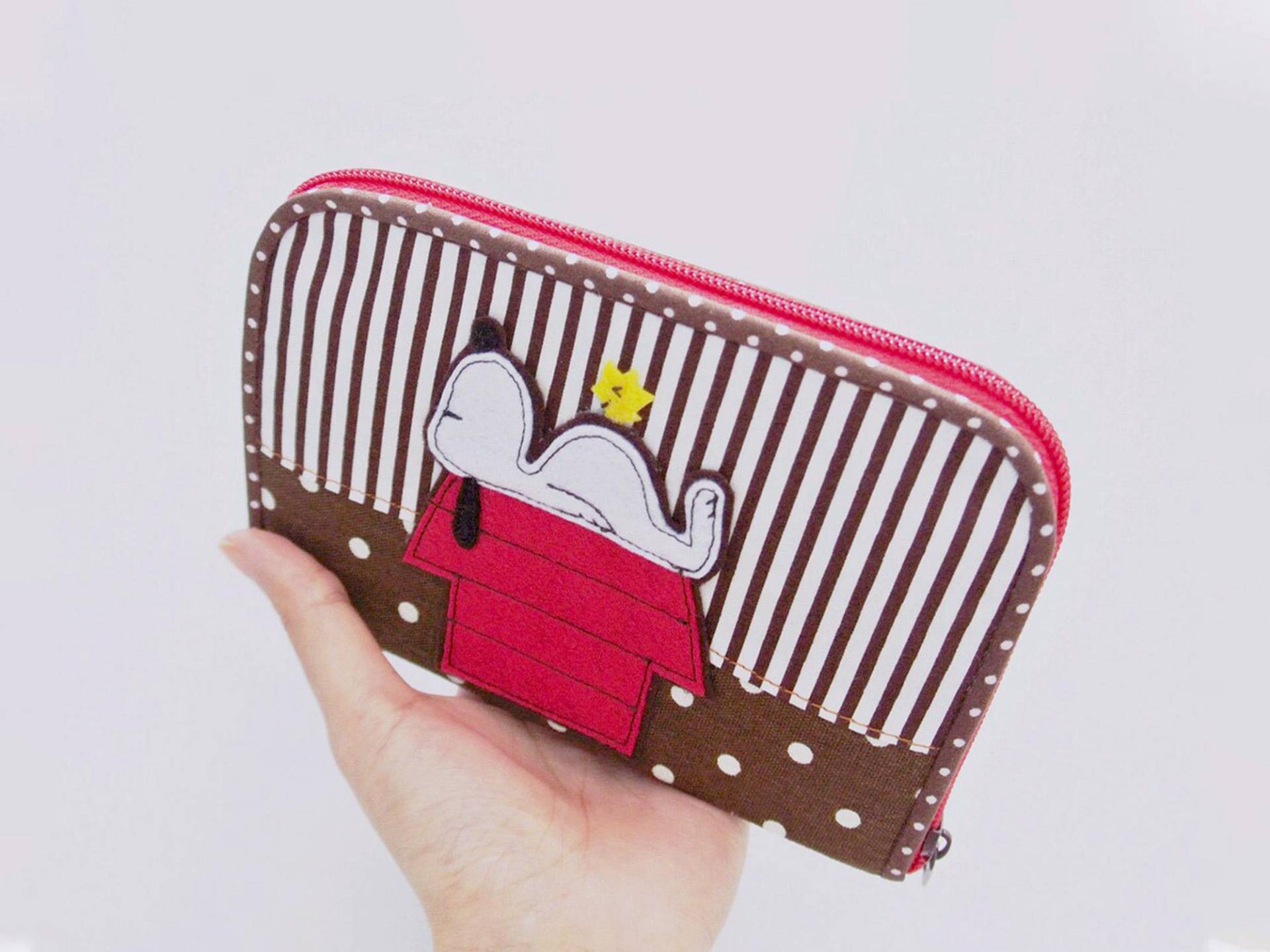 Mittelgroße Brieftasche, Smartphone Vegane Bi-Fach Organizer Reißverschluss Kupplung - Sleeping Snoopy von CuteAmongUs