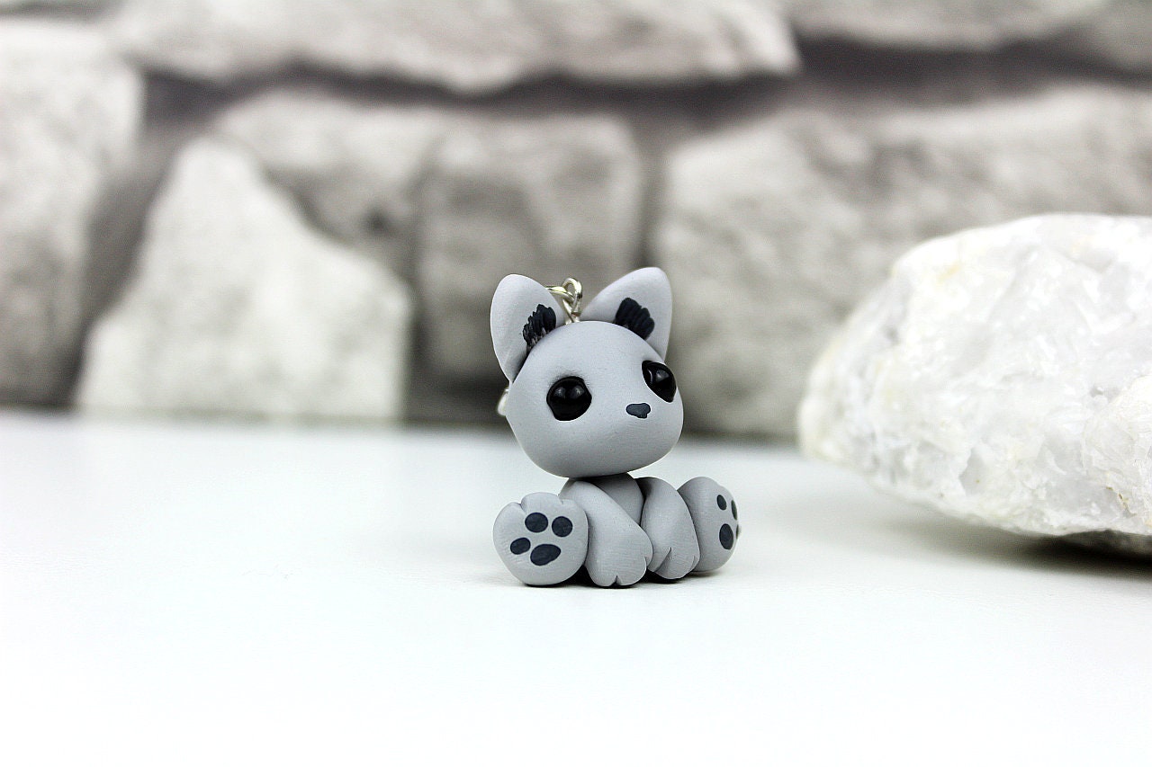 Wolf Anhänger Kawaii Charm Kettenanhänger Polymer Clay Figur Handgemacht von CuteAndFriends