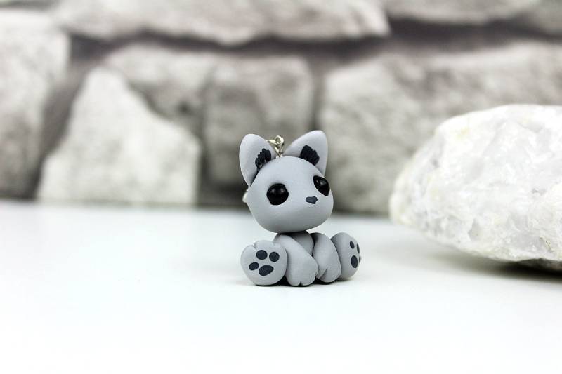 Wolf Anhänger Kawaii Charm Kettenanhänger Polymer Clay Figur Handgemacht von CuteAndFriends