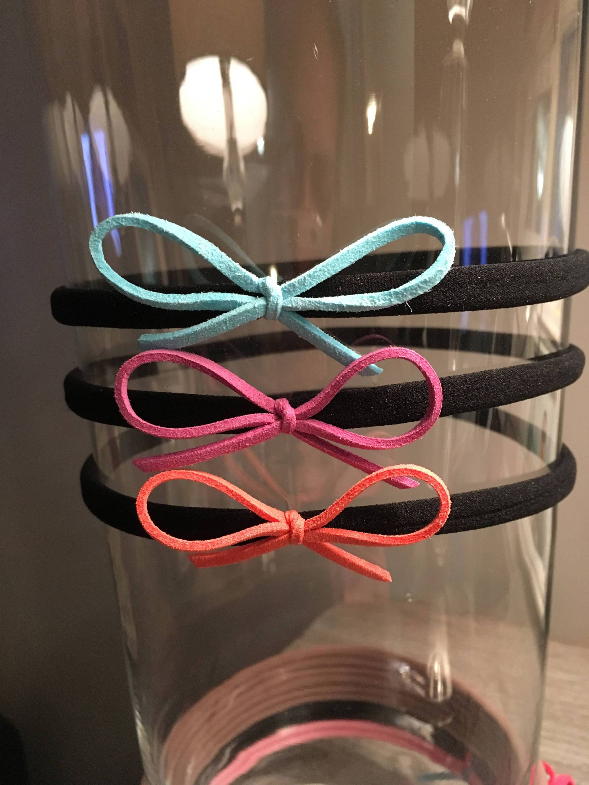 3 Pack Stirnband, Wildleder Nylon Zierliche Kunstleder Leder Schleife, Schleife Baby Mädchen Zubehör 3 Pack Stirnband, Wildleder Nylon Zierliche Kunstleder Leder Schleife, Schleife Baby Mädchen Zubehör von CuteBowsClub