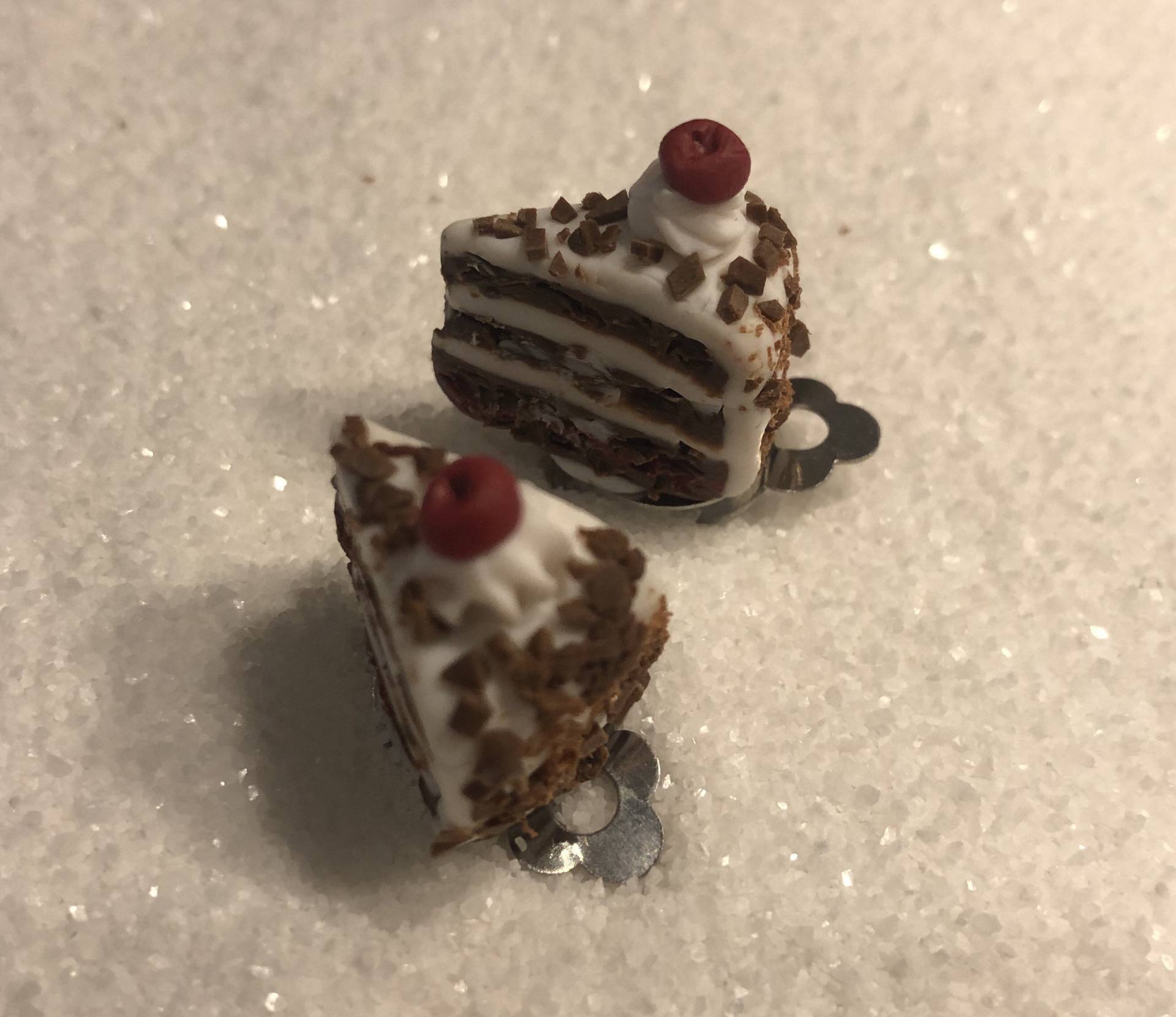 Ohrclips Schwarzwälder Kirschtore von CuteCharmsAT