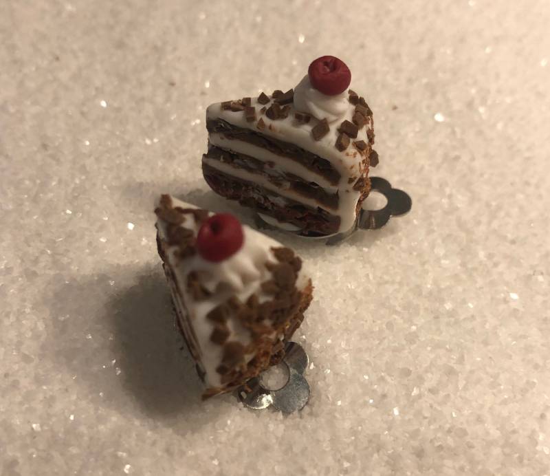 Ohrclips Schwarzwälder Kirschtore von CuteCharmsAT