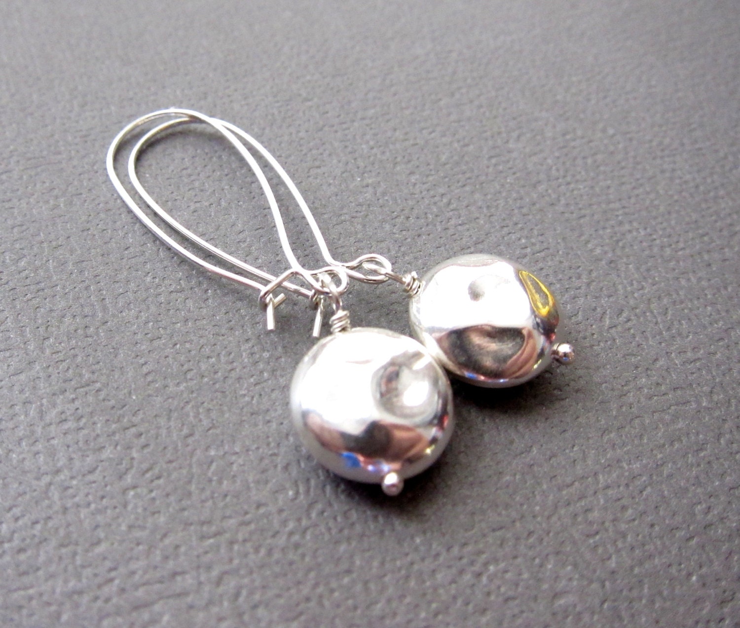 Gehämmerte Scheibe Ohrringe, Sterling Silber, Silber Kidney Ohrdrähte, Einfache Moderne Schmuck, Lange Ohrringe Gehämmerte Scheibe Ohrringe, Sterling Silber, Silber Kidney Ohrdrähte, Einfache Moderne Schmuck, Lange Ohrringe von CuteJewels