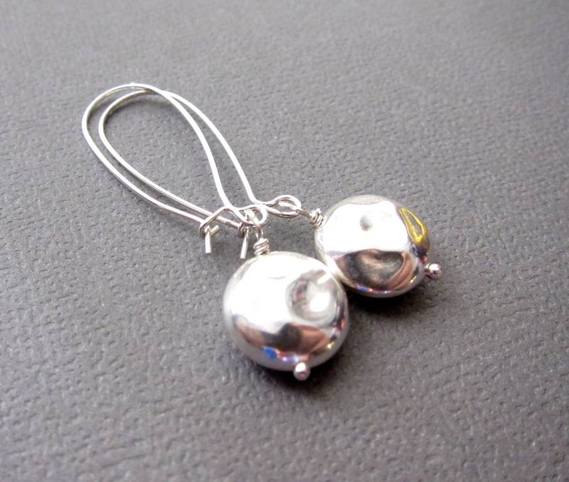 Gehämmerte Scheibe Ohrringe, Sterling Silber, Silber Kidney Ohrdrähte, Einfache Moderne Schmuck, Lange Ohrringe Gehämmerte Scheibe Ohrringe, Sterling Silber, Silber Kidney Ohrdrähte, Einfache Moderne Schmuck, Lange Ohrringe von CuteJewels