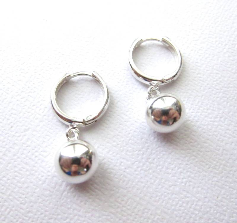 Silber Ohrringe, Kugel Moderne Creolen Mit Sicherheitsverschluss, Kurze Brisur, Moderner Schmuck Von Cutejewels von CuteJewels