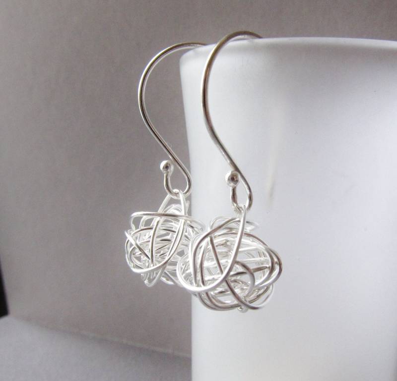 sterling Silber Ohrringe Handverdrahtet - Moderne Ohrringe- Kurze Wirre Kugel sterling Silber Ohrringe Handverdrahtet - Moderne Ohrringe- Kurze Wirre Kugel von CuteJewels