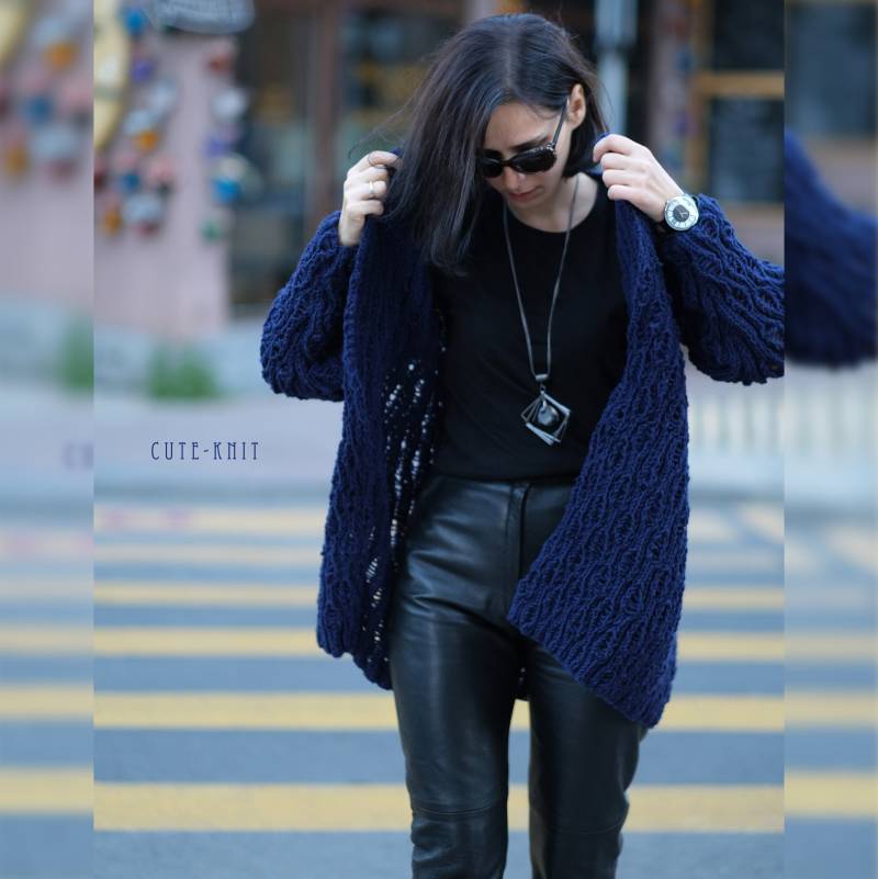 Durchbrochene Strickjacke/Lange Oversized Blaue Cardi Chunki Strick Offene Front Cardigan von CuteKnitStudio