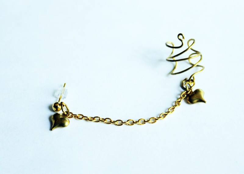 Antikes Gold Herz Und Kette Ohrmanschette Antikes Gold Herz Und Kette Ohrmanschette von CuteNSassyShop