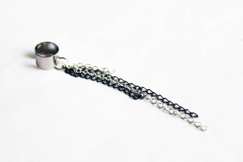 Schlichte Schwarz Und Silber Ohrmanschette Kein Piercing Erforderlich von CuteNSassyShop