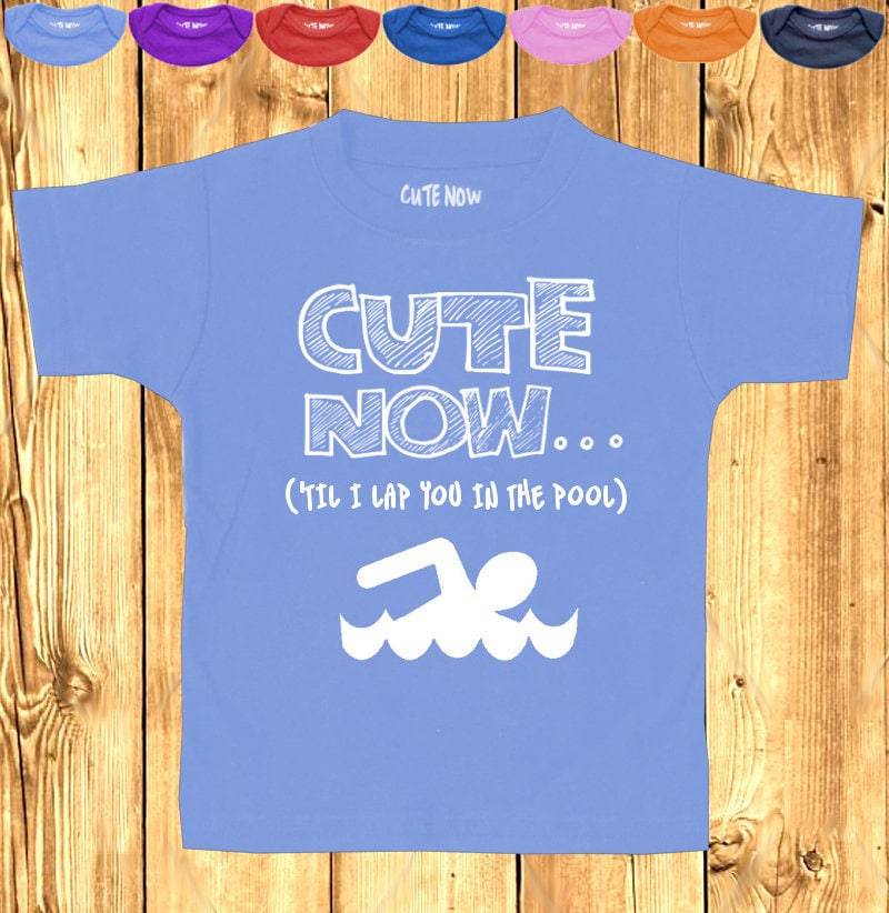Süße Jetzt... | Bis Ich Sie in Den Pool Runde Geschenk Lustige Schwimmen Kleinkind Kinder T-Shirt 2 T-6 T Olympiade Schwimmer Schwimmbad Mütze von CuteNow