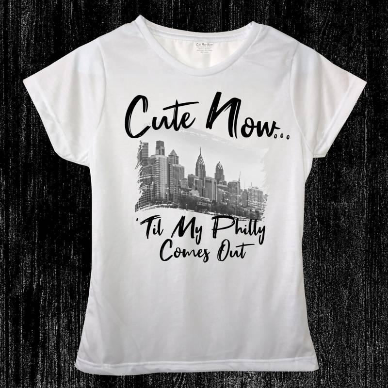 Süß Jetzt ... "Til My Philly Comes Out Damen Rundhals Kurzarm Philadelphia Flagge Mädchen T-Shirt Top S-2xl von CuteNowWear