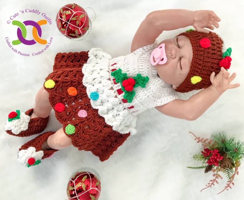 Christmas Pudding Baby Outfit Häkelkleid, Mütze & Schühchen von CutenCuddlyOutfits