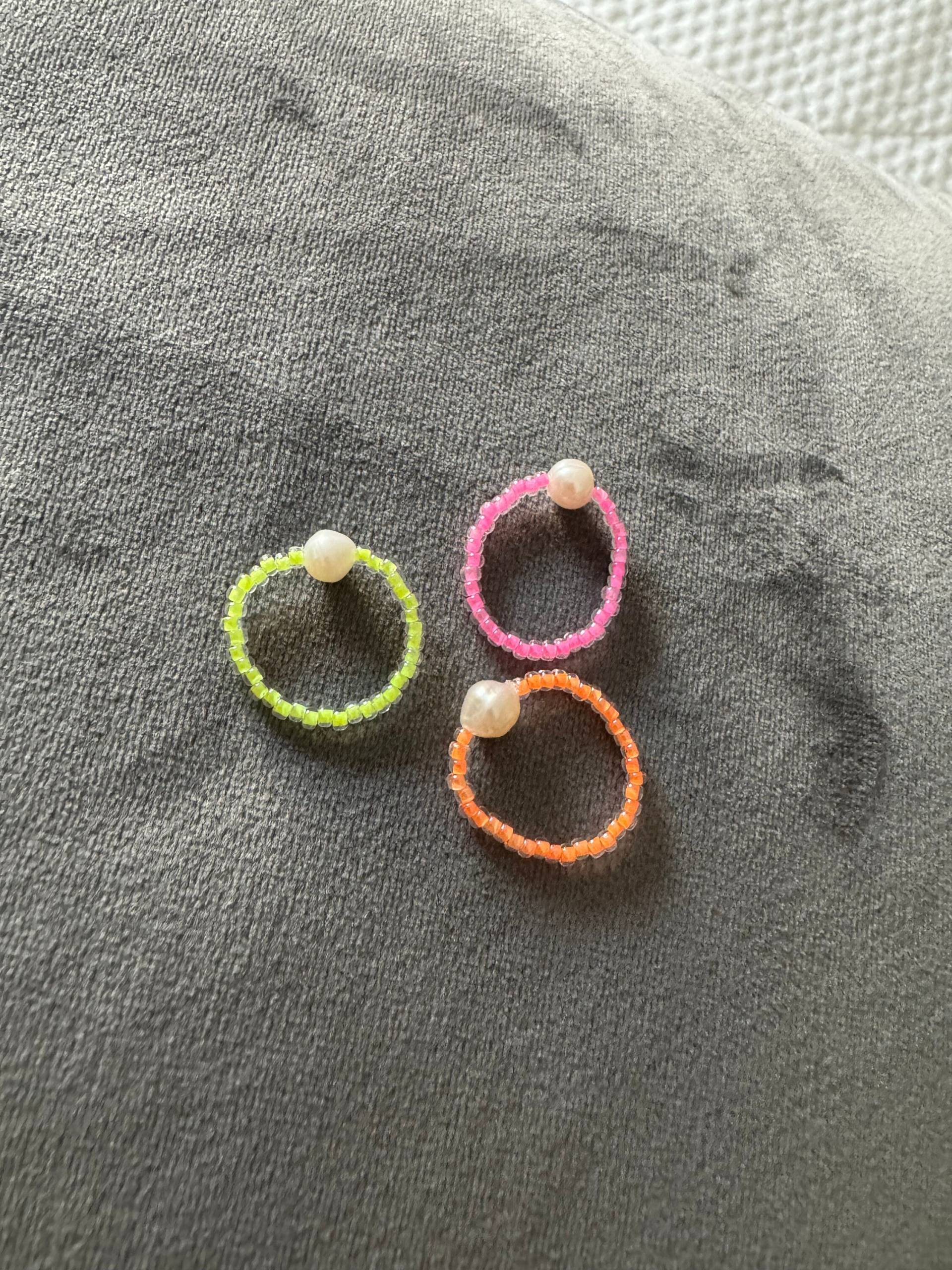 Süßwasserperlenring Orange, Rosa, Grün von CutestbyTizus