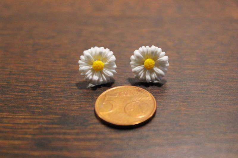 Handgemachte Gänseblümchen Ohrringe Handgemachte Gänseblümchen Ohrringe von CutieJewelries