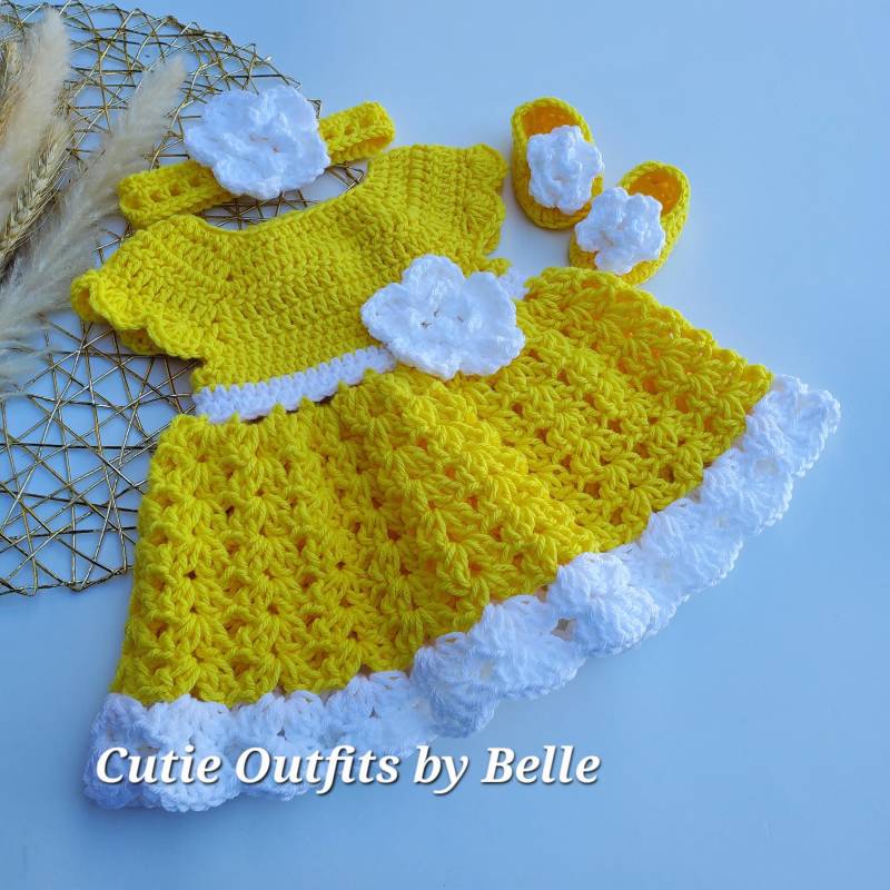 Crochet Baby Dress Outfit Gelb, Handgefertigte Stirnband & Schuhe von CutieOutfitsbyBelle