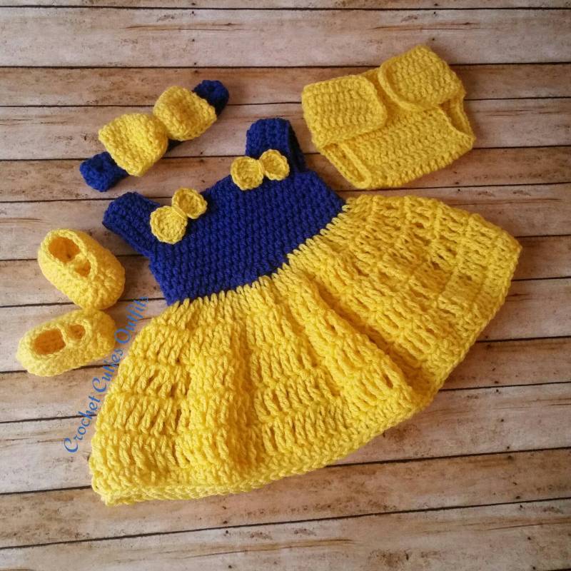 Gehäkeltes Baby Outfit Set Neugeborenes Kleid, Schuhe & Stirnband von CutieOutfitsbyBelle