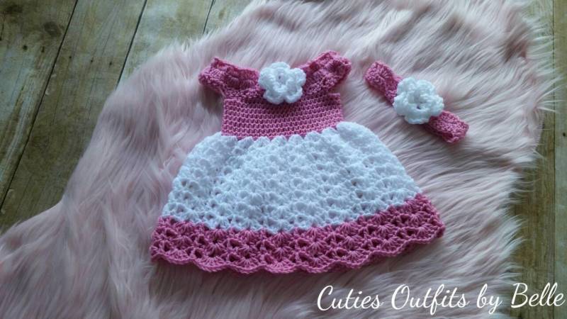 Handgefertigtes Häkelkleid Für Babys Mit Blumen-stirnband von CutieOutfitsbyBelle