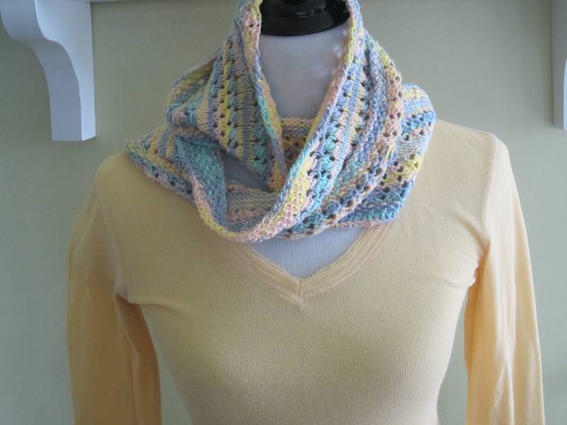 Hand Stricken Blau Gelb Pfirsich Teal Baumwolle Garn Frühjahr Sommer Unendlichkeit Schal Damen Accessoires Hand Stricken Blau Gelb Pfirsich Teal Baumwolle Garn Frühjahr Sommer Unendlichkeit Schal Damen Accessoires von CutiePatootieDelites