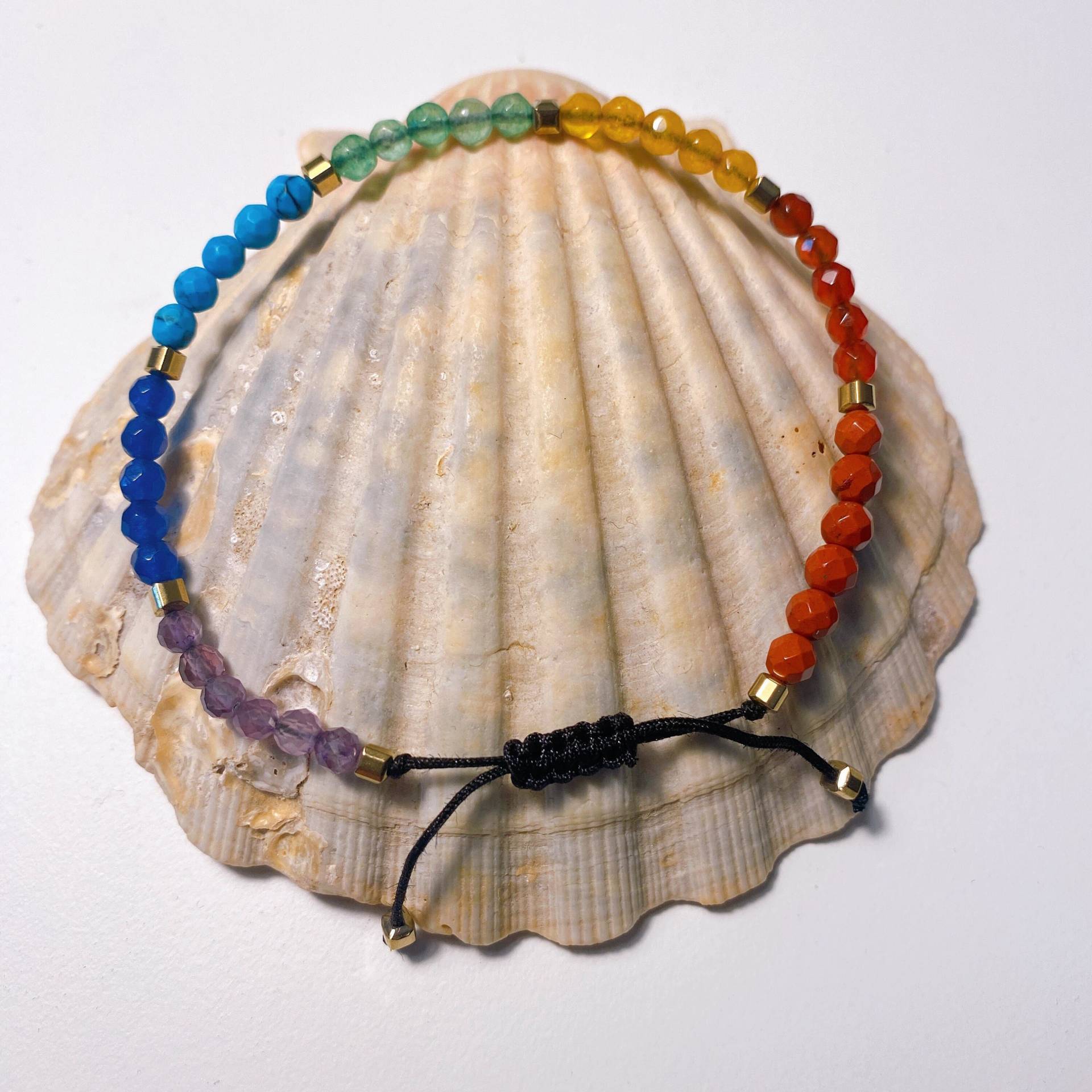 Buntes Glasperlen Armband Mit Vergoldeten Metallperlen Und Makramee Verschluss/ Lgbtq/Armband/Makramee Geschenk von CuttingEdgeDesignsEU