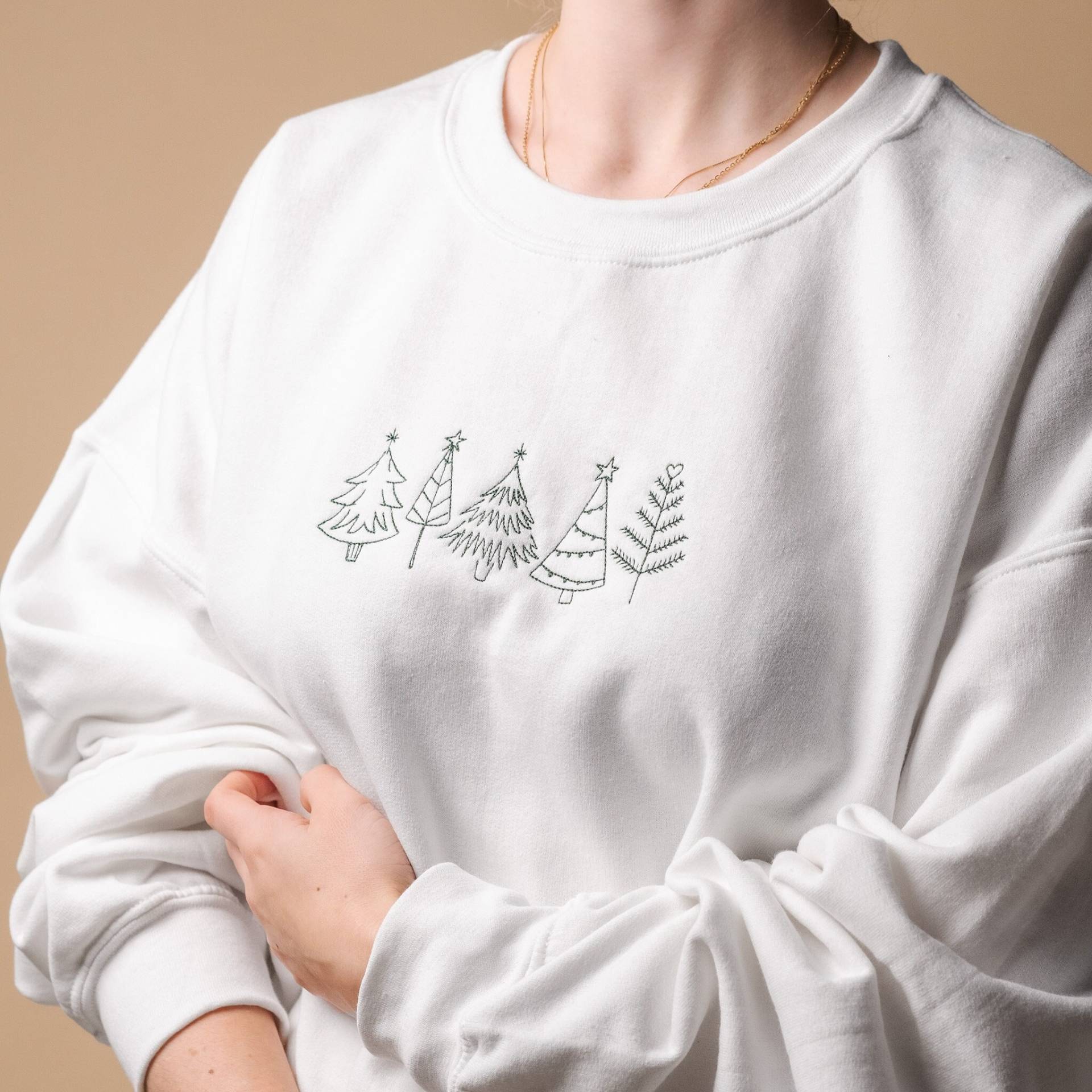 Besticktes Weihnachtsbaum Sweatshirt Gemütlicher Winter Rundhalsausschnitt Besticktes Weihnachtsbaum Sweatshirt Gemütlicher Winter Rundhalsausschnitt von CuzyCo