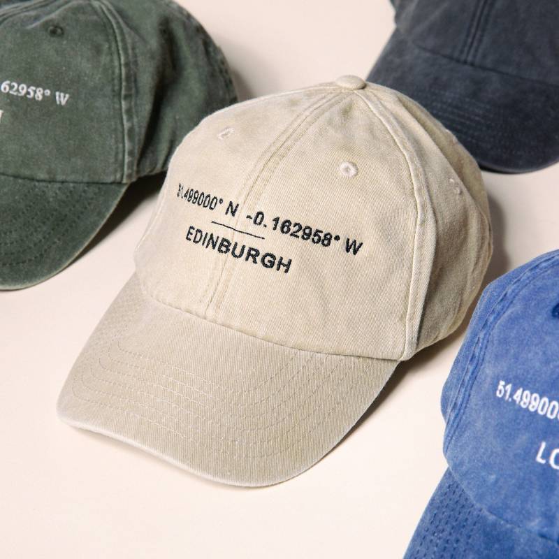 Individuell Gestickte Koordinaten-Kappe Personalisierte Gewaschene Baumwoll-Papa-Mütze von CuzyCo