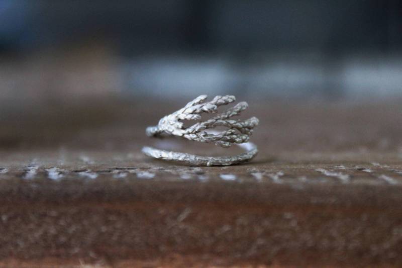 Wacholderblatt Ring Aus Sterling Silber - Natur Inspirierter Waldschmuck Wacholderblatt Ring Aus Sterling Silber - Natur Inspirierter Waldschmuck von CyKLu