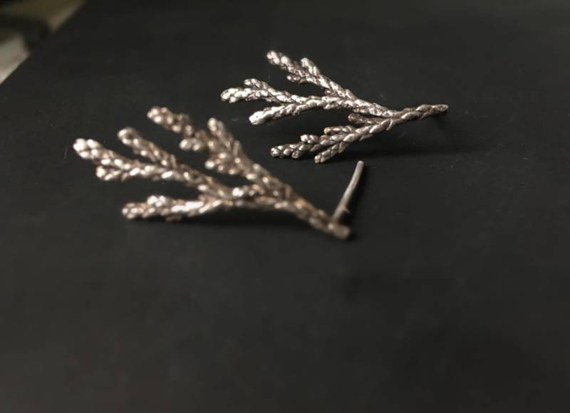 Zedernzweig-Ohrstecker Aus Sterlingsilber Handgemachter Waldschmuck von CyKLu