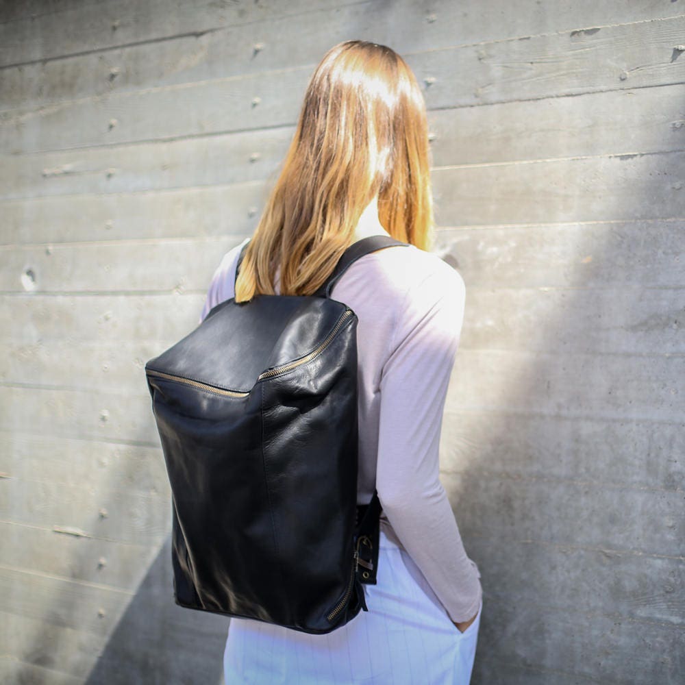 Frauen Lederrucksack, Schwarzer Laptop-Rucksack, Leder Windeltasche, Rucksack, Reisetasche, Unisex von CyanByMiriWeiss