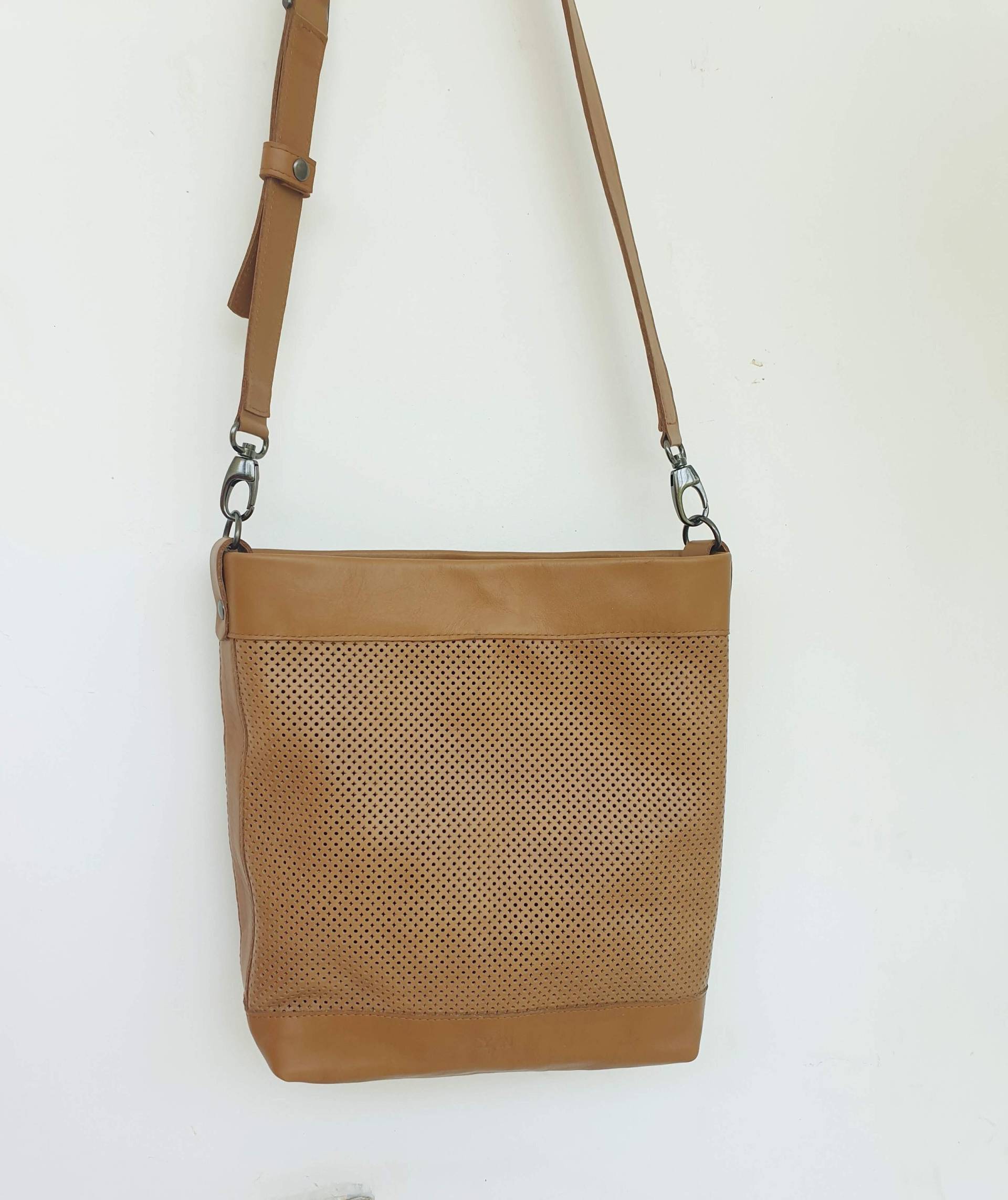 Leder Crossbody Tasche, Damen Sommer Handtasche, Weiche Ledertasche, Geldbörse von CyanByMiriWeiss