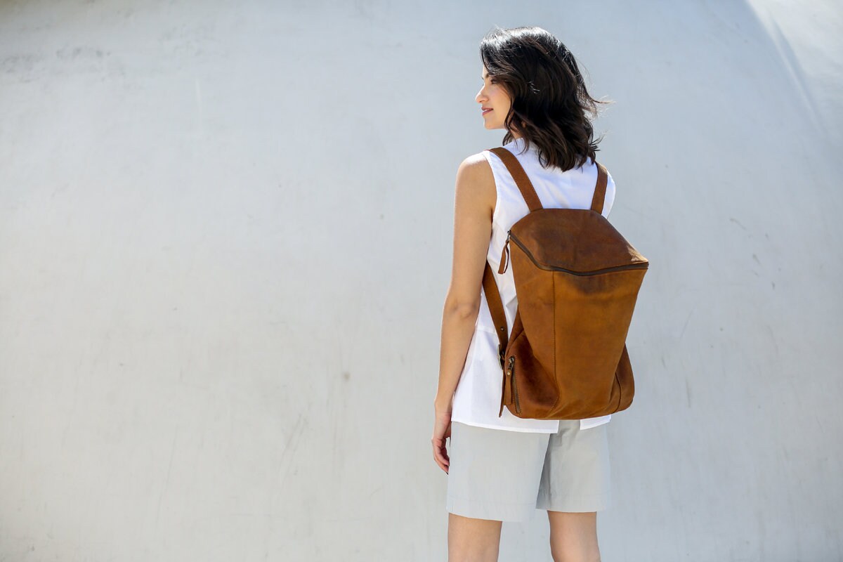 Leder Frauen Rucksack, Laptop Reiserucksack, Schulrucksack, Große Ledertasche, Computer Messenger Unisex, Handgemacht von CyanByMiriWeiss