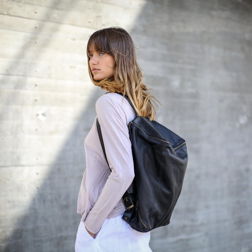 Lederrucksack Frauen, Leder-Laptop-Rucksack, Echtes Leder Rucksack, Frauen Lederrucksack, Schwarzes Computertasche von CyanByMiriWeiss