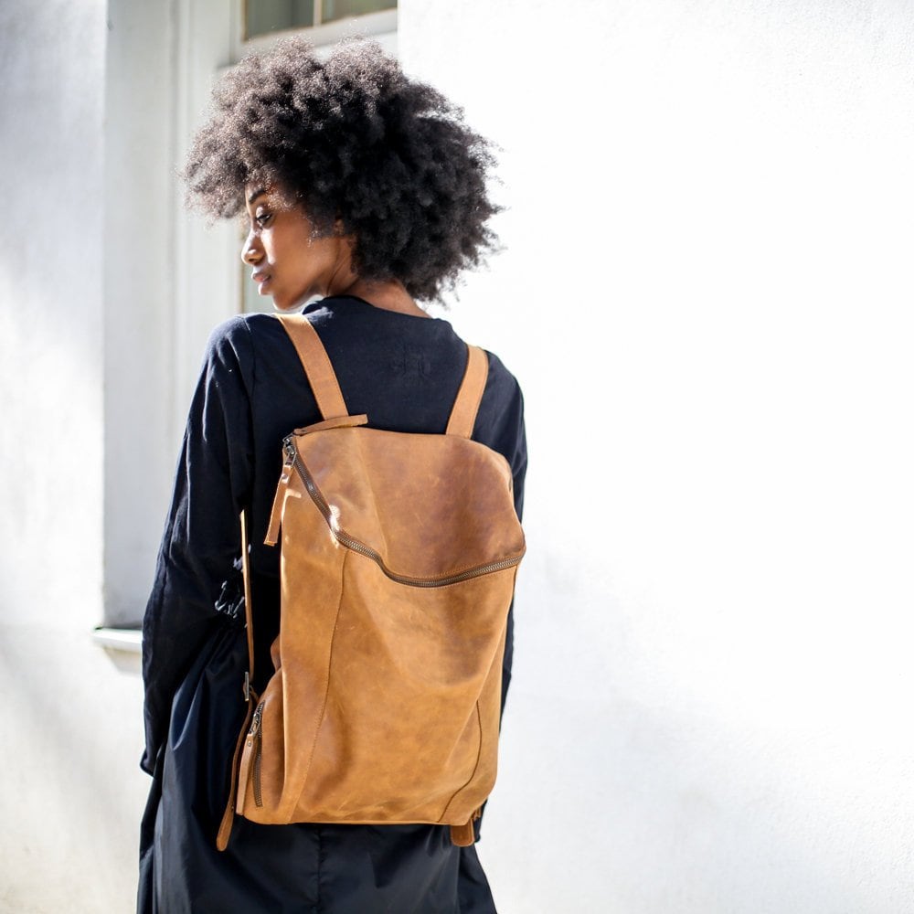 Ledertasche, Leder Laptop Rucksack, Reisetasche, Honey Brown Arbeitsrucksack, Unisex Lederrucksack von CyanByMiriWeiss