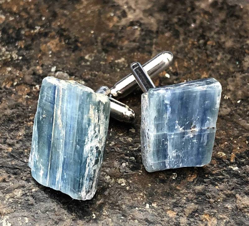 Blauer Kyanit Manschettenknöpfe. Etwas Blaues, Geschenk Für Ihn. Manschettenknöpfe Mit Natürlichem Stein. Vater Der Braut, Trauzeuge von Cyberoptix