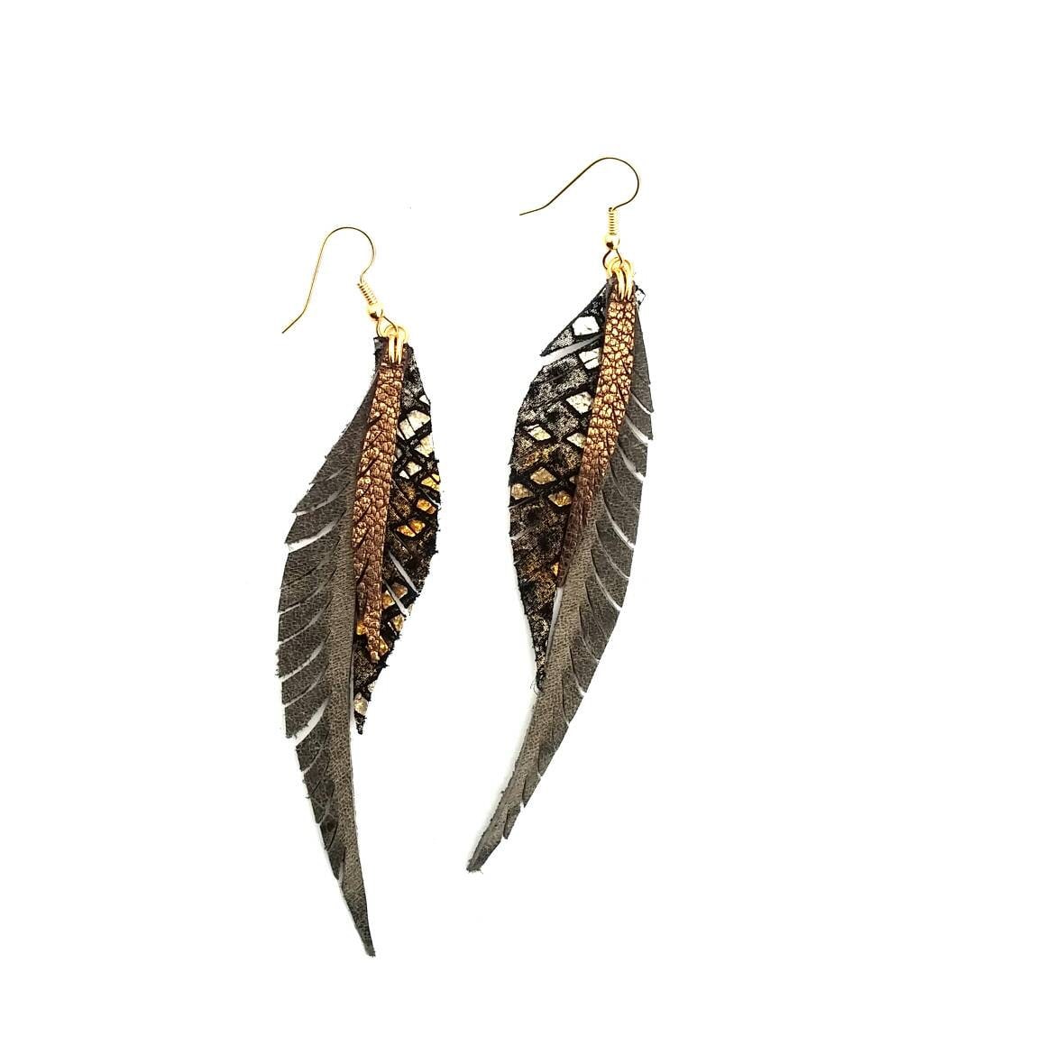 Federohrringe Aus Leder - Grau Und Bronze Glitzernd Federohrringe Aus Leder - Grau Und Bronze Glitzernd von CyclonaDesigns