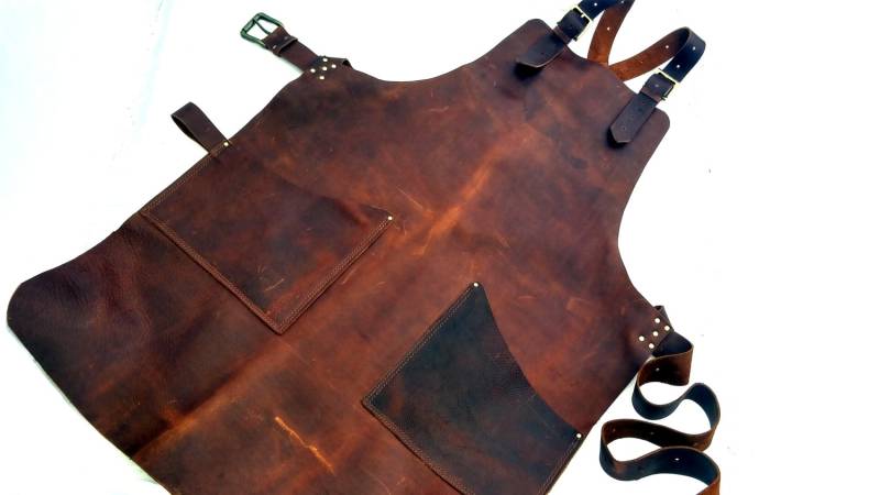 Leder-Arbeitsschürze Mit Messing-Schnallen Und Hammerschlaufe Leder-Arbeitsschürze Mit Messing-Schnallen Und Hammerschlaufe von CyclonaDesigns