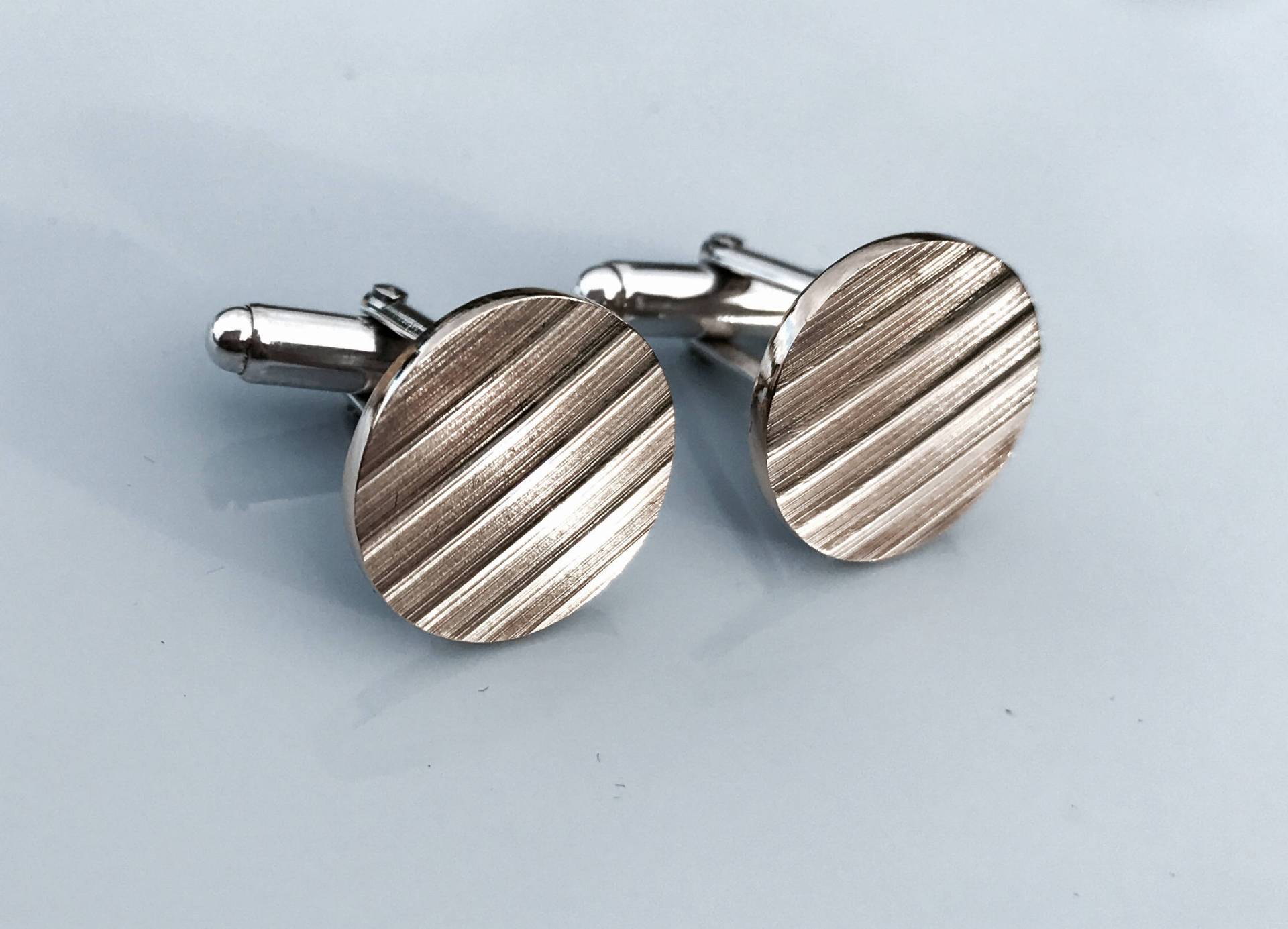 Handgemachte Manschettenknöpfe Aus Recyceltem Silber Und Silber von CymbalMagic