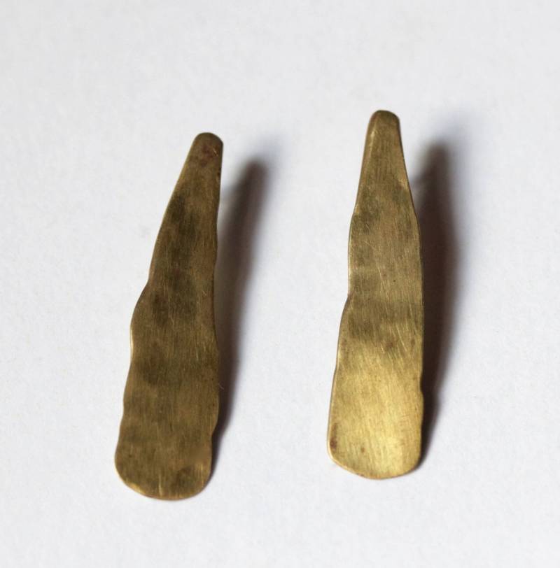 Geschmiedet Messing Ohrstecker von CynthiaDelGiudice